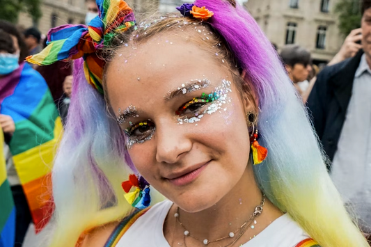 Las tendencias en la moda y el maquillaje queer para el 2023.